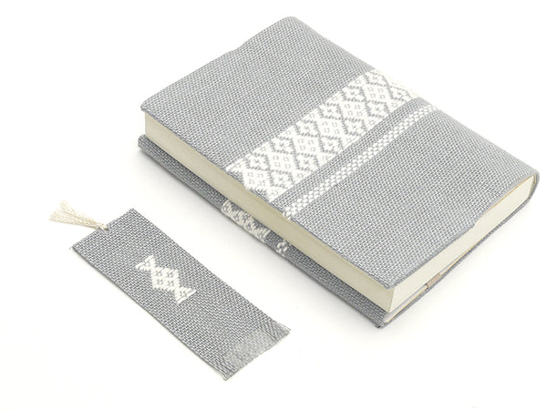 こぎん刺し ブックカバー（しおり付） / 弘前こぎん研究所 – 人形の鯉